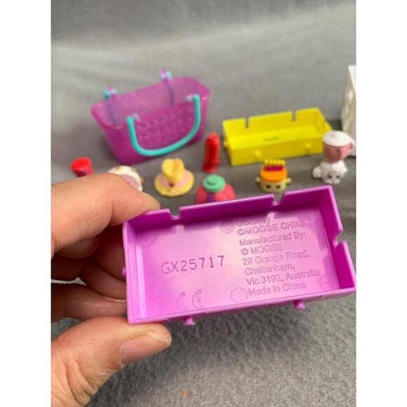 Shopkins Miniature Figures & Accessories Lot - Moose Toys - Picture 5 of 7
